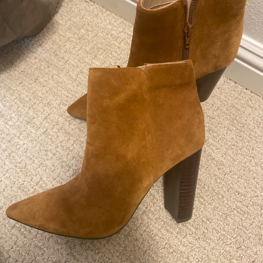 Saks Fifth Avenue Tan Suede Pointed Toe Block Heel Ankle Boots - Picture 3 of 9
